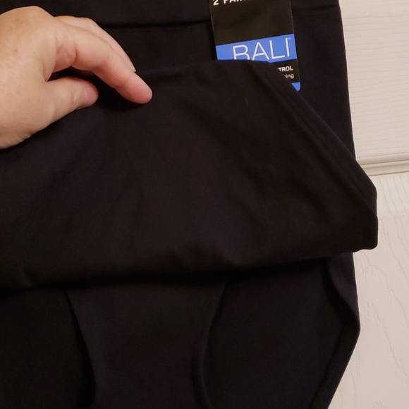 NWT Bali Firm Control Briefs Size M, 2 Pack - Picture 4 of 4